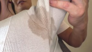 美白清楚な女子大生かよの全身性感帯と潮吹きに溺れる初撮り