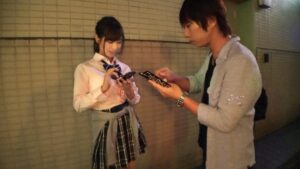 ノリノリ制服美少女とナマハメ撮り！初めての潮吹きに大興奮