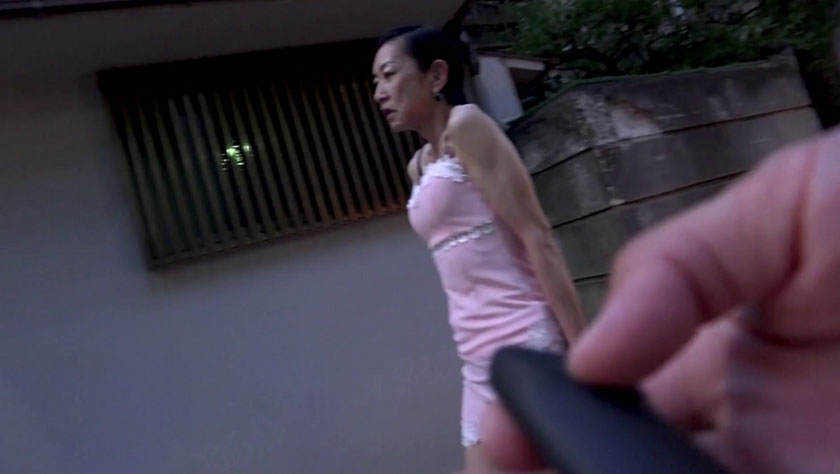 60歳まり！スレンダー美熟女の淫乱SEX